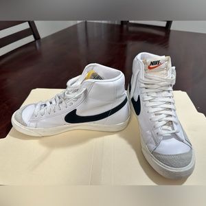 Nike Blazers Women 8.5